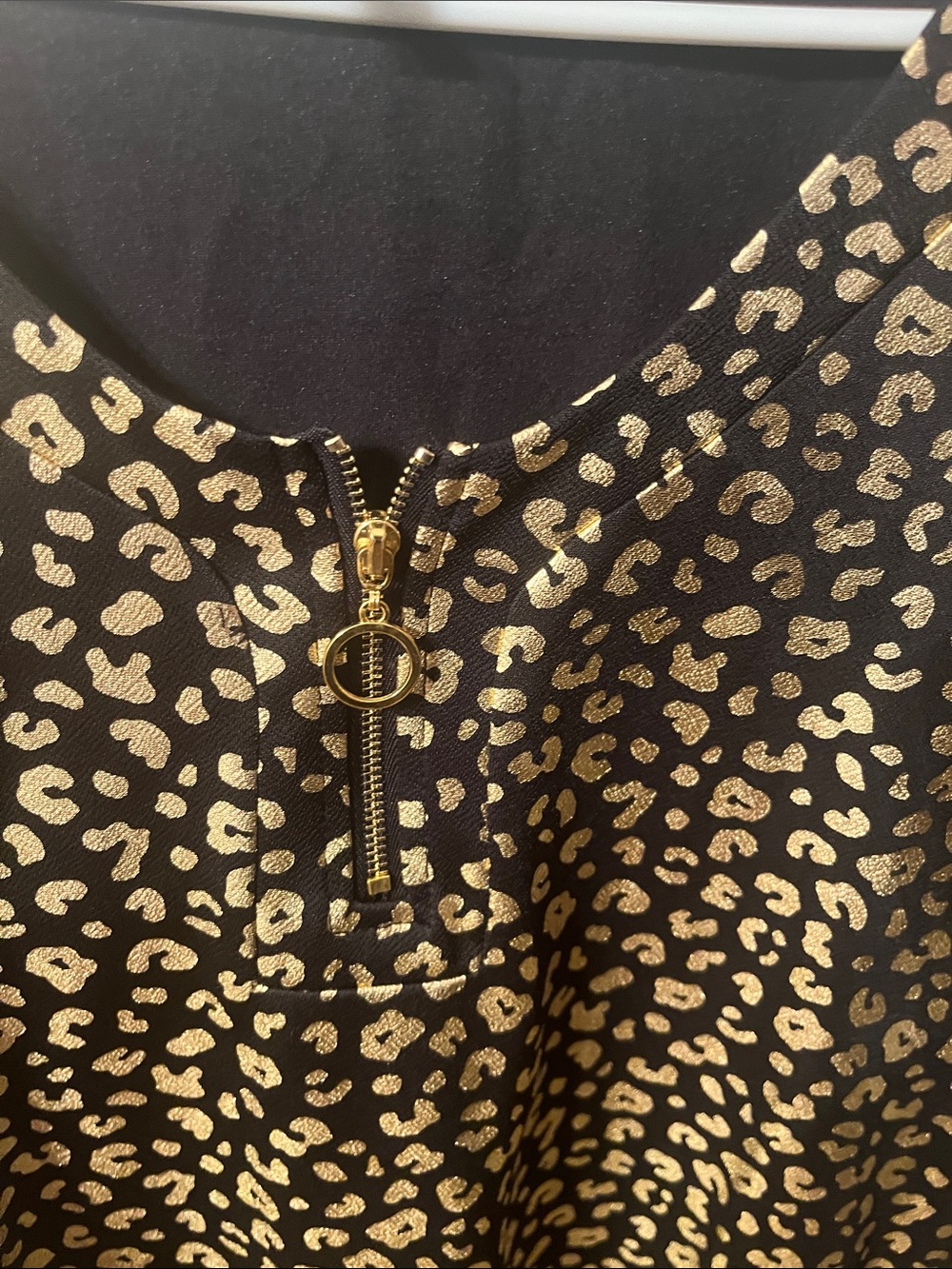 Daisy Fuentes Black Top with Gold Metallic Leopard Print - Picture 4 of 5